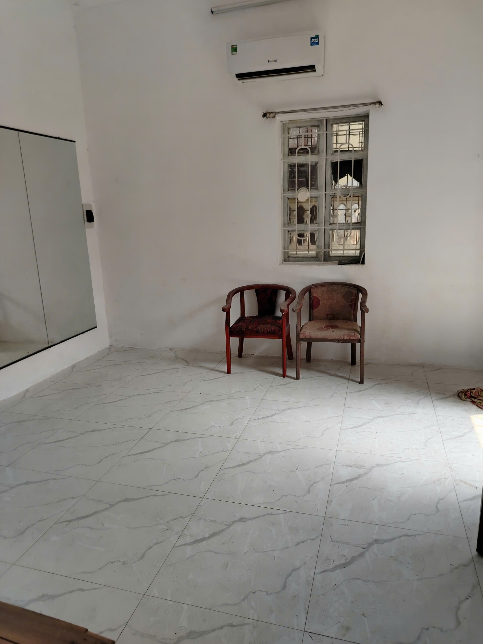 Cho thuê nhà nguyên căn Đê Trần Khát Chân, 4 tầng, 2 ngủ, ở GĐ, nhóm chỉ 7.5 Triệu - Ảnh 4